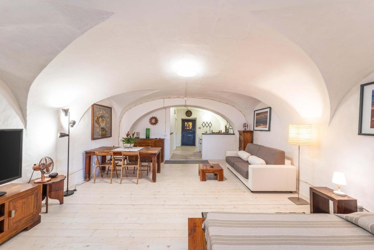 Casa Gilbert 101 Apartment Алгеро Екстериор снимка